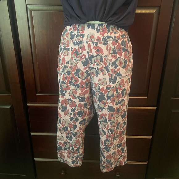 Lori Goldstein French Terry Cropped Printed Joggers - Picture 6 of 12